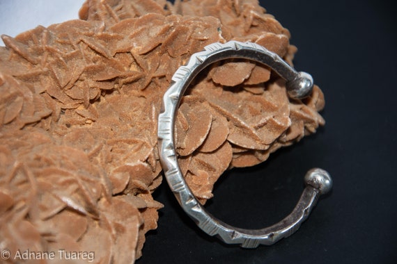 Bracelet Ethnique Ancien En Métal Et Nacre - Taille 60/64mm - Vintage, Occasion