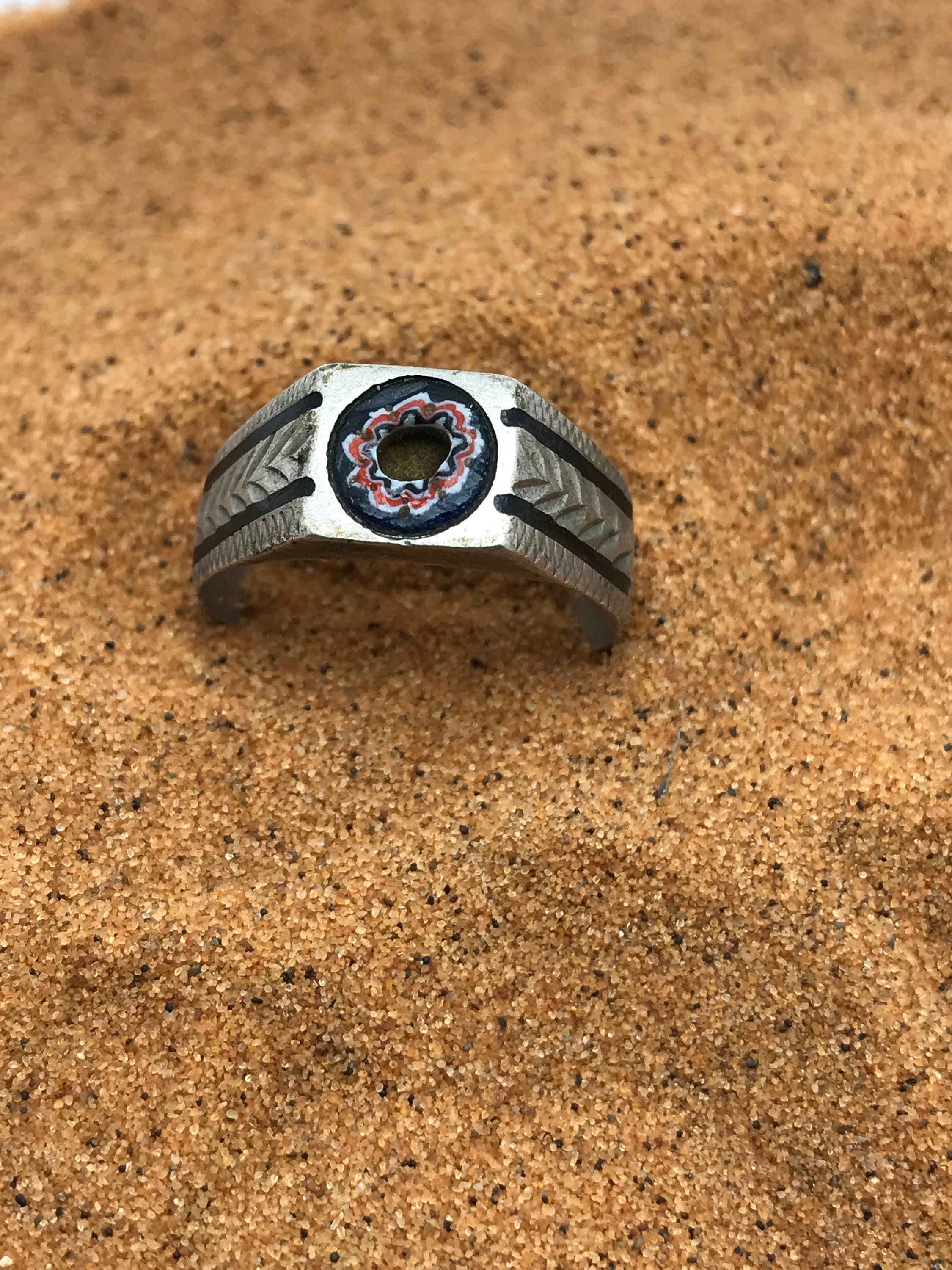 Bague africaine sale