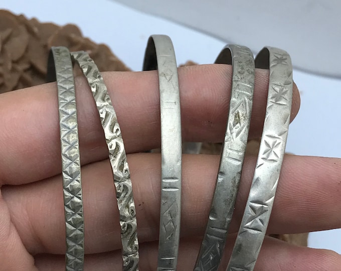 Bijoux marocain, lot de 5 diferent vieux subsaharienne/Touareg argent bracelets joncs