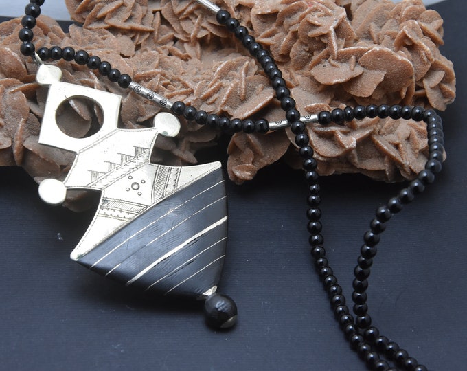 Tuareg ebony southern cross of Agadez amulet, cross tuareg. Handmade Tuareg handmade jewelry. Ethnic necklaces, boho, hippies and vintage