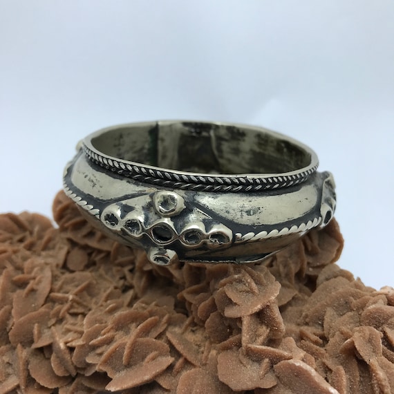 Bracelet Ancien Ethnique Berbère En Argent - Pièce Vintage, Quelques Usures - Idéal Pour Un Look Bohème