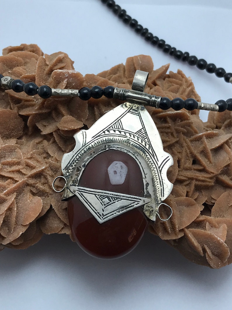 Touareg Collier vintage Pendentif en Argent et Pierre Agate Rouge 16 Ovale T\u00eate de D\u00e9esse