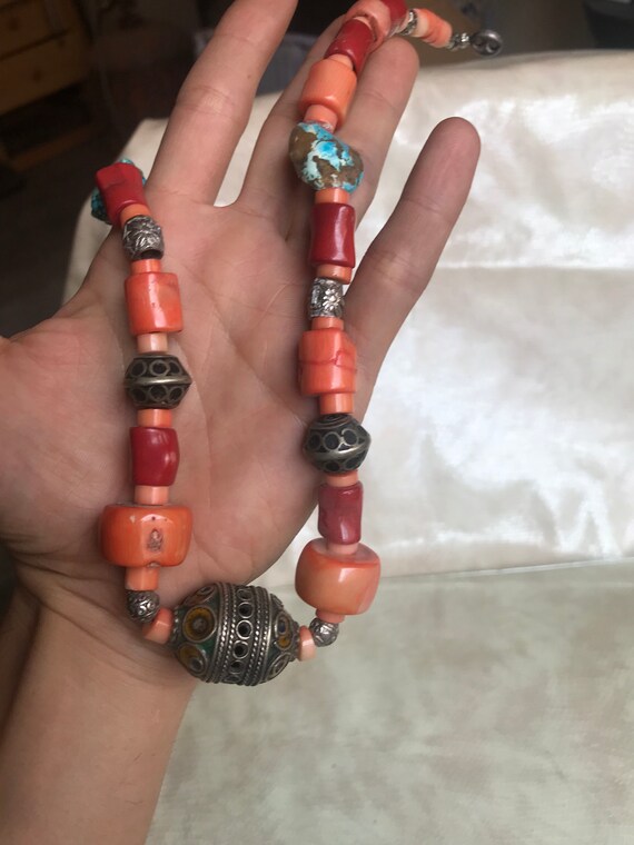 Collier marocain berbère avec perles de corail et arg… Gem