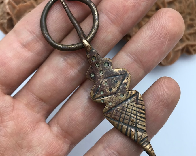 old ethnic brass cuivre fibula, antique berber fibula