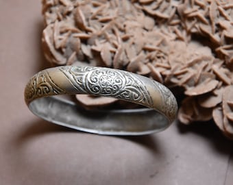 Handmade Berber Silver Alloy Bracelet: Moroccan Ethnic Jewelry