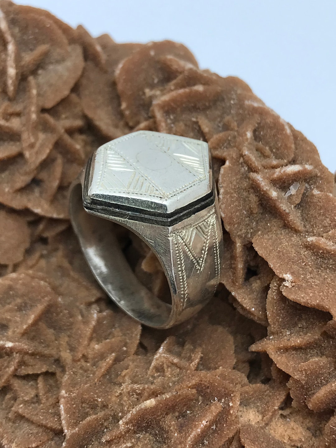 モロッコ直輸入】トゥアレグ族 シルバーアクセサリーバングル