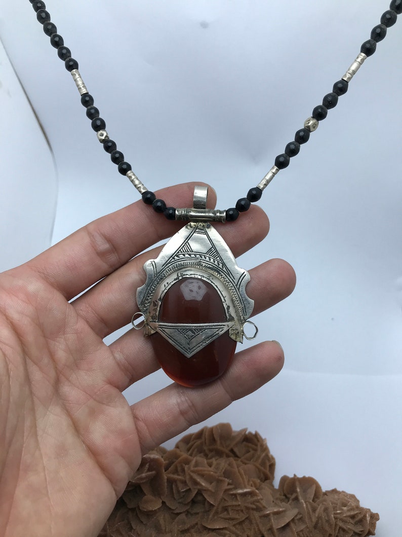 Touareg Collier vintage Pendentif en Argent et Pierre Agate Rouge 16 Ovale T\u00eate de D\u00e9esse