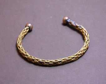 Bracelet de manchette en brass d'or