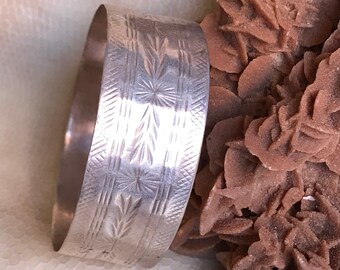 Bijoux marocain, ancienne bracelet jonc Essaouira berbère argent ancien, style animé,ethnique marocain bracelet