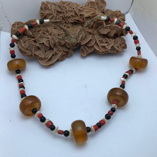 collier ancienne du vallée du draa fait a main avec des ancienne perles ,ethnique vintage collier