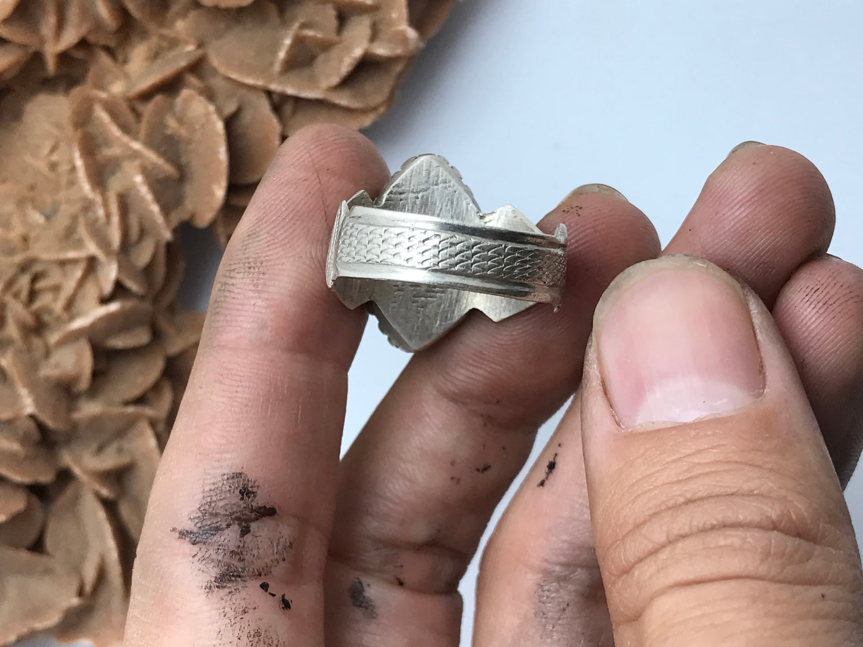 Ancienne bague en argent berbère avec Pierre Goulimin du Maroc, berbère