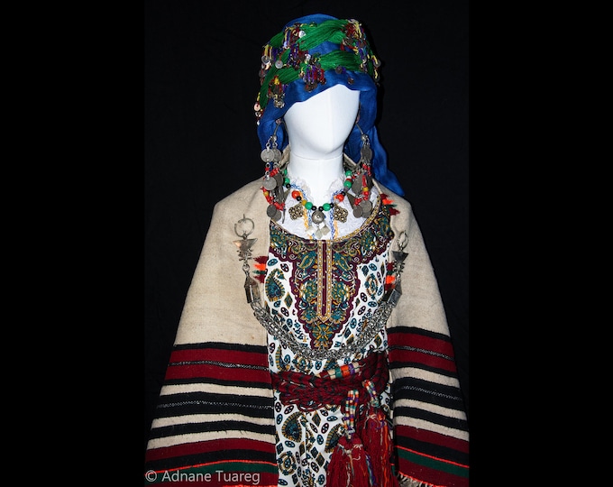 Traditional Dress ait hdidou handira , Aït Hdiddou jewelry dress berber , with jewelry antique set necklece berbert fibula blanket berber