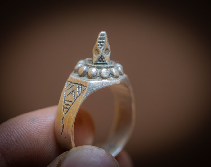 Tuareg ring vintage silver , old tuareg engraving ring , pyramid ring Tuareg