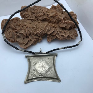 Oude Toeareg amulet, Oude Talisman, etnische Toeareg amulet, zilveren oude amulet