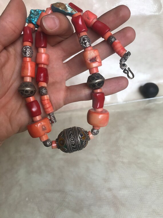 Collier marocain berbère avec perles de corail et arg… Gem