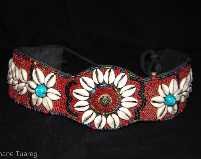 Ceinture berbère refaite avec de véritables corail et coquillages , boho ceinture vintage morocco