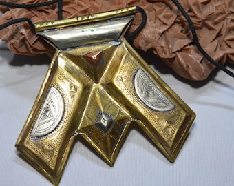 Énorme Touareg Gri Gri cuivre et argent amulette TSCHEROT Talisman, Niger