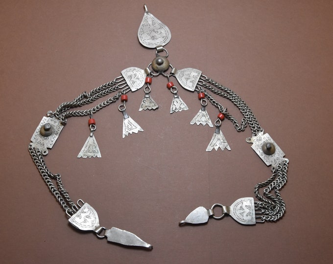 Ornement en berbère Ait Atta casque ou de la tête. Au début du 20ème siècle, objet de collection,berbère ethnique jewelry silver