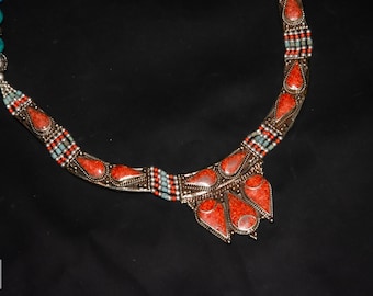 collier turquoise népalais vintage, collier de corail tsigane tibétain, bijoux tribaux ethniques berbères, collier de charme en mosaïque