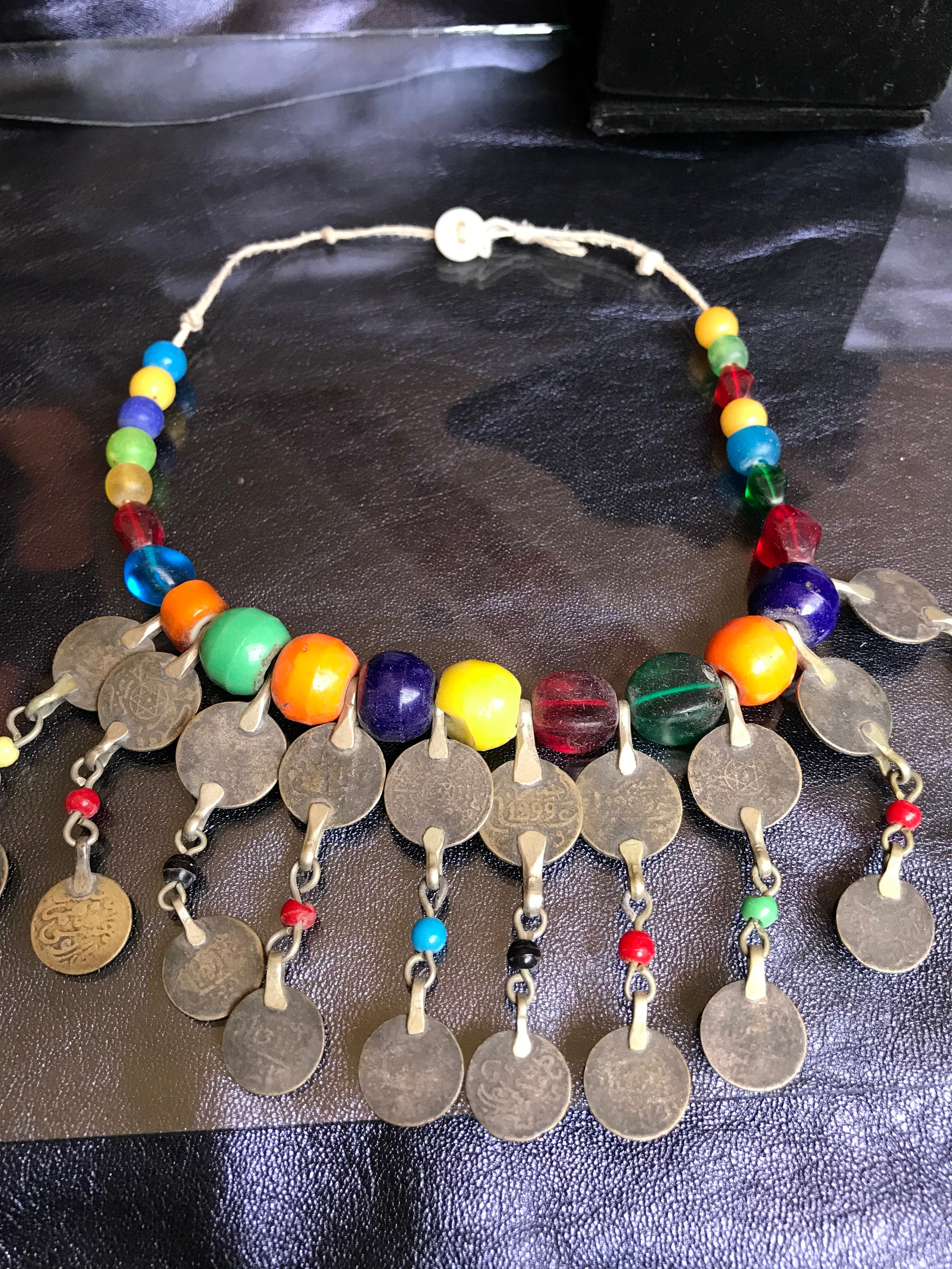 Collier Berbère En Pâte De Verre Multicolore - Longueur 42 Cm, Très Bon état