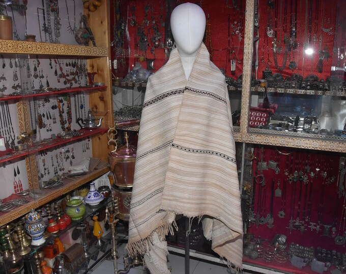 Berber Woman's Mantle Old - Tahendirt - handira vintage Ait Hadiddu Tribe, Morocco