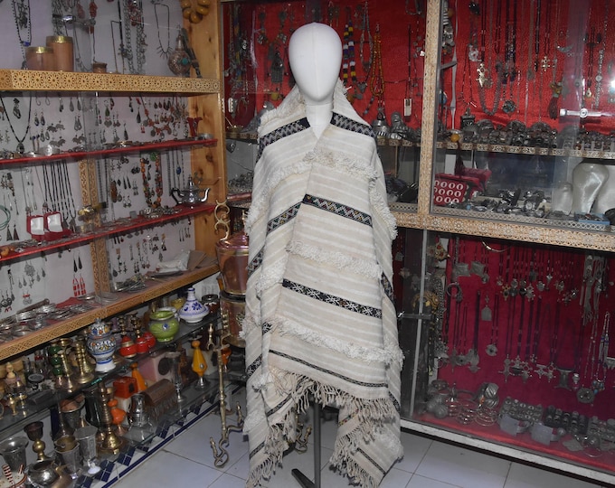 Old Berber Woman's Mantle - Tahendirt - handira vintage Ait Hadiddu Tribe, Morocco