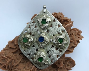 Vintage Berber Silver Foulet Pendant: Moroccan Khamsa Amulet