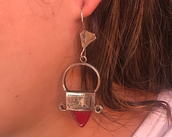 Boucles d'oreille touareg . Fait par main .artisanat berbere maroc ethnique jewelry Touareg,rouge ingal boucles