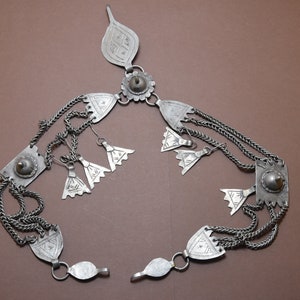 Ornement en berbère Ait Atta casque ou de la tête. Au début du 20ème siècle, objet de collection,berbère ethnique jewelry silver