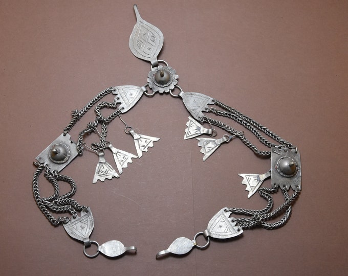 Ornement en berbère Ait Atta casque ou de la tête. Au début du 20ème siècle, objet de collection,berbère ethnique jewelry silver