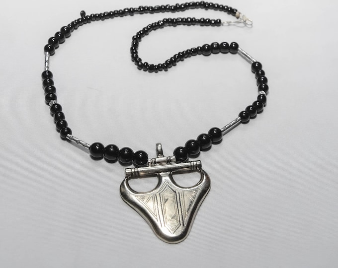 Tuareg silver necklace with amulet - Tuareg necklace - Tuareg jewelry - Ethnic necklace