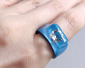 Diepblauwe harsring met Cubic Zirconia - Statement Ring - Blauwe hars sieraden - Geometrische ring - Diepblauwe sieraden - Blauwe harsband