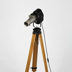 21neun floor lamp | Paris | Slide projector spotlight tripod floor lamp photo studio wooden tripod vintage loft antique 20s 30s France