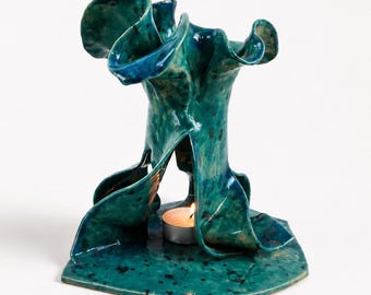 Signierte Studio Keramik Duftlampe / Ölverdampfer – organische Skulpturale Teelichtlampe in türkis-blauer Laufglasur
