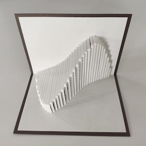 Karta pop-up „Fala Origami Architecture”: sztuka 3D z papieru Kirigami – ręcznie robiona