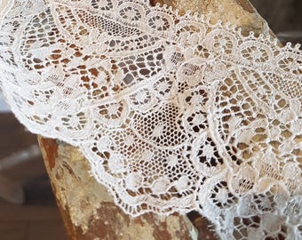 7.5cm Medium Vintage Style Valenciennes Nottingham Lace Trim By The Meter, Medium Delicate Design in White