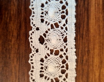 3cm Narrow Vintage Style Cluny Nottingham Lace Trim By The Meter. Cotton Narrow Delicate Scalloped Design in Ivory Off White