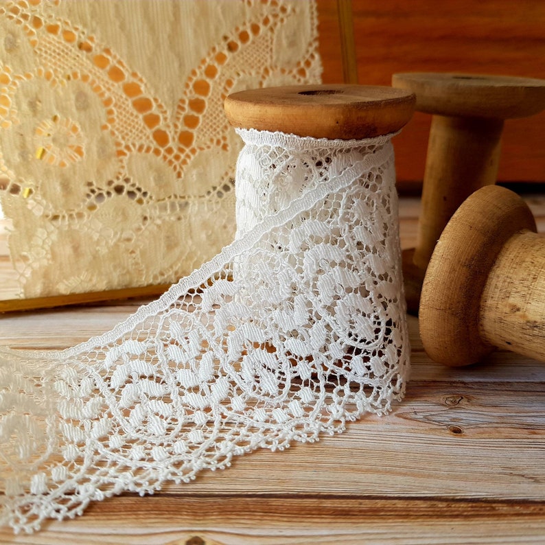 5.5cm Medium Vintage Style Valenciennes Nottingham Lace Trim By The Meter, Delicate Scandi Retro Scalloped leaf Design in Ivory White image 3
