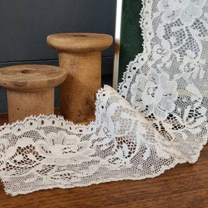 7,5 cm Nottingham Lace Vintage Style Trim al metro, delicato motivo floreale e smerlato bianco sporco