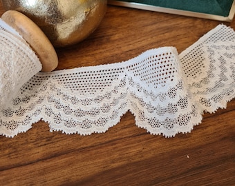 5.5cm Nottingham Lace Delicate Medium Vintage Style Valenciennes Lace Trim By The Meter, Delicate Scalloped Design in Ivory White