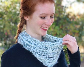 Cowl Crochet Pattern - wintergreen cowl, bulky cowl pattern, beginner cowl pattern, easy crochet cowl, crochet chain cowl, cowl pattern