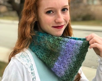 Peacock Cowl Crochet Pattern— Beginner Cowl Crochet Pattern, Crochet Scarf Pattern, Quick & Easy Cowl Instant Download