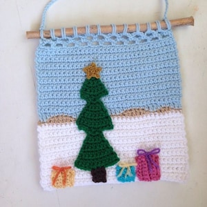Crochet Christmas Wall Hanging, crochet Christmas decoration, Christmas crochet pattern, crochet wall hanging pattern, crochet home decor