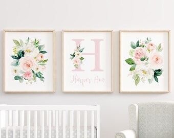 Impresión personalizada del nombre del bebé, letra del monograma, estampados de vivero floral, vivero de niña bebé, floral de acuarela rosa, decoración de pared de vivero de animales,