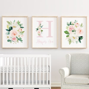 Impressão personalizada do nome do bebê, letra do monograma, estampas florais do berçário, berçário da menina, floral aquarela rosa, decoração da parede do berçário de animais,