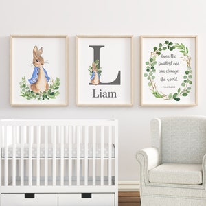 Impresión personalizada del nombre del bebé, impresiones de Peter Rabbit, primera inicial, carta de monograma, cita de Peter Rabbit, decoración de la pared de la guardería, regalo personalizado del bebé,