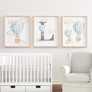Primeira impressão inicial personalizada, letra de monograma, estampas de balão de ar quente azul, berçário de menino, decoração de parede de berçário, presente de bebê, chá de bebê,