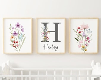 Impresión de nombre de bebé personalizada, letra de monograma, impresiones de vivero floral, vivero de niña bebé, impresiones de arte floral de acuarela de flores silvestres, regalo de bebé