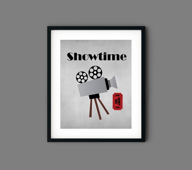 Puede incluir: Una ilustraci&oacute;n en blanco y negro de una c&aacute;mara de cine con un boleto rojo que dice "ADMIT ONE" sobre un fondo gris. El texto "Showtime" est&aacute; en la parte superior de la imagen.