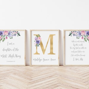 Impresión personalizada del nombre del bebé, carta de monograma, versos bíblicos de la guardería de la niña, regalo cristiano del bebé, gris rosa, decoración de la guardería, estampados florales,